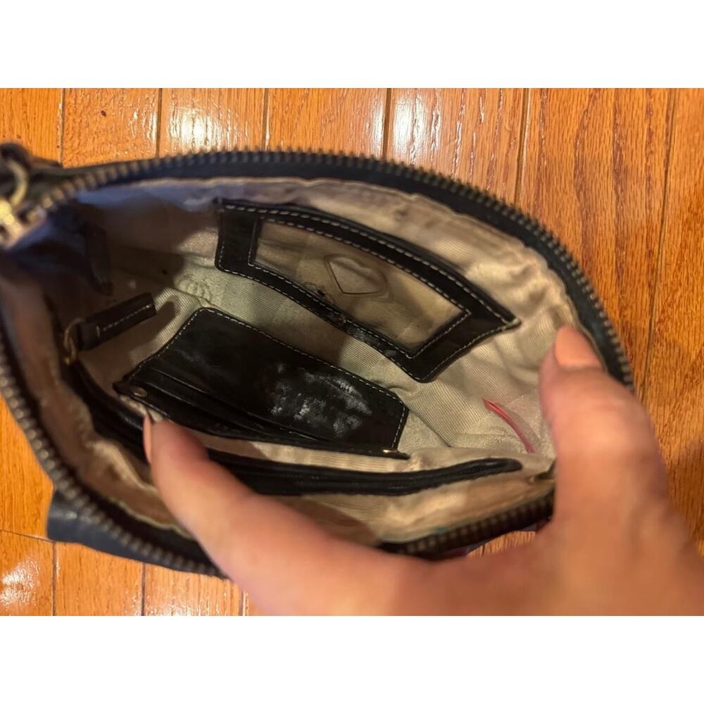 Juicy Couture LEATHER BLACK wristlet (600 - Picture 8 of 8